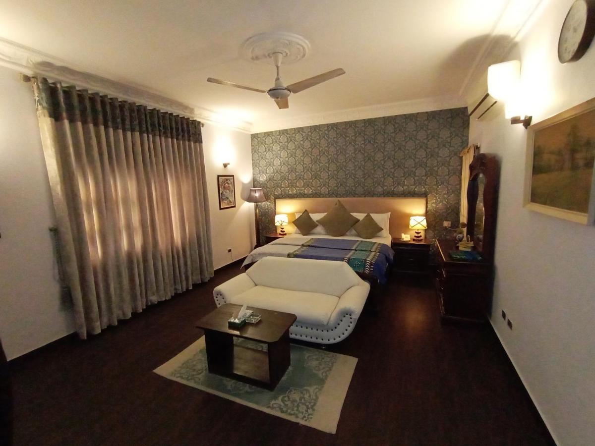 Hilton Bayview Lnn Hotel Karachi Buitenkant foto