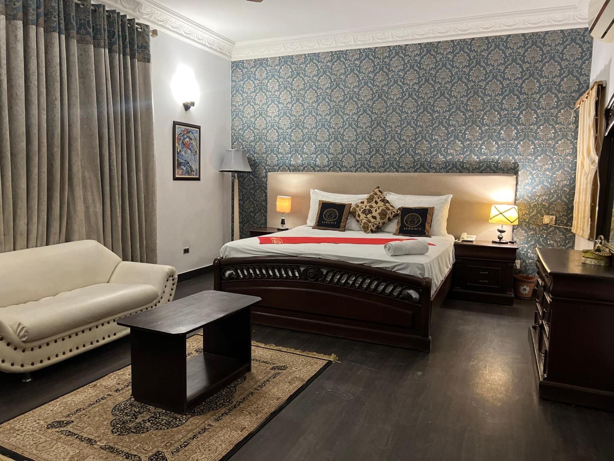 Hilton Bayview Lnn Hotel Karachi Buitenkant foto