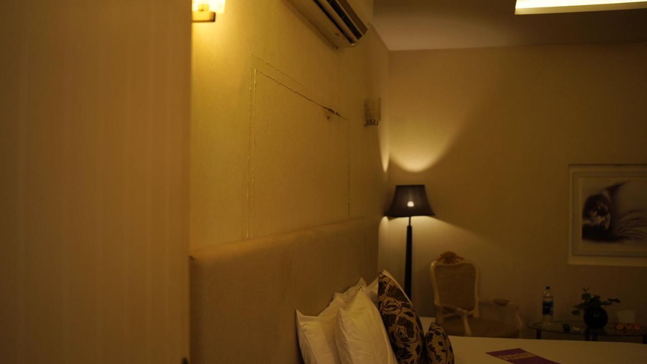 Hilton Bayview Lnn Hotel Karachi Buitenkant foto
