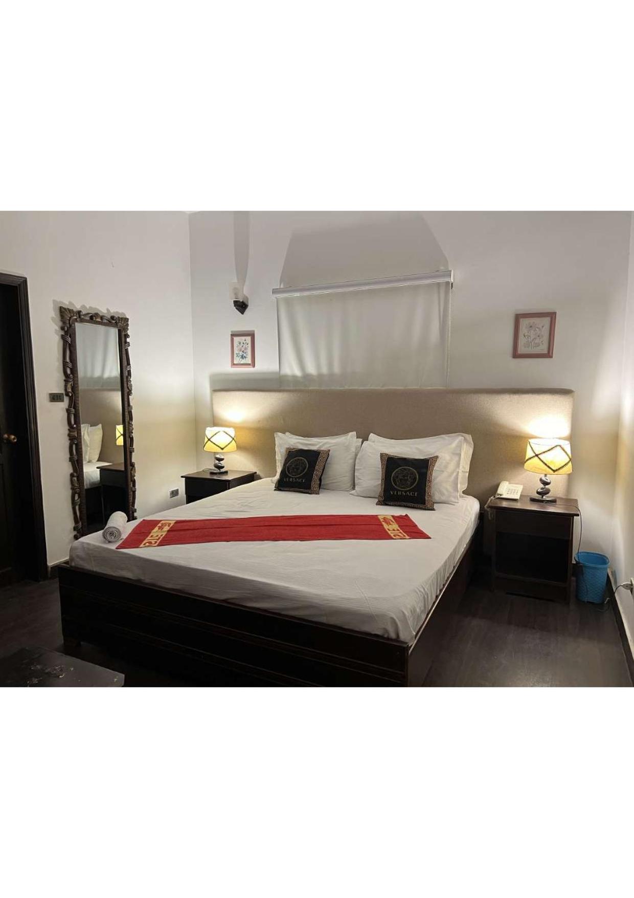 Hilton Bayview Lnn Hotel Karachi Buitenkant foto
