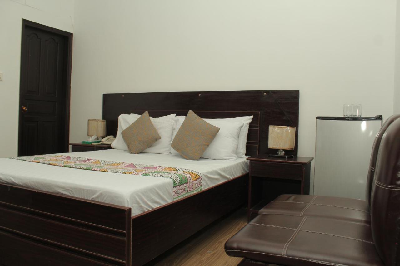 Hilton Bayview Lnn Hotel Karachi Buitenkant foto