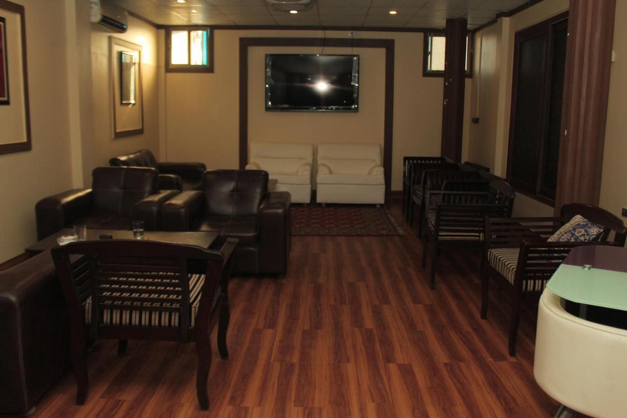 Hilton Bayview Lnn Hotel Karachi Buitenkant foto