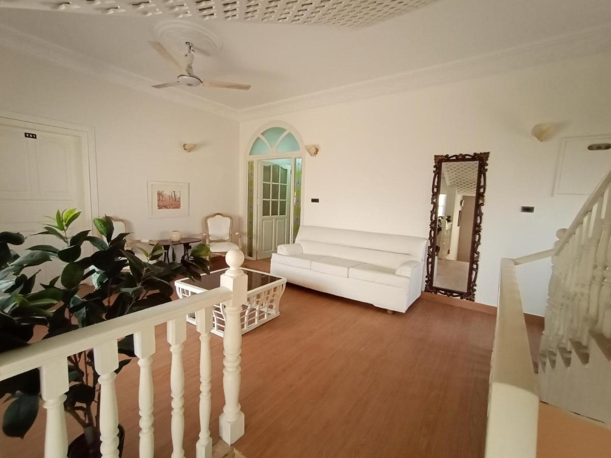Hilton Bayview Lnn Hotel Karachi Buitenkant foto