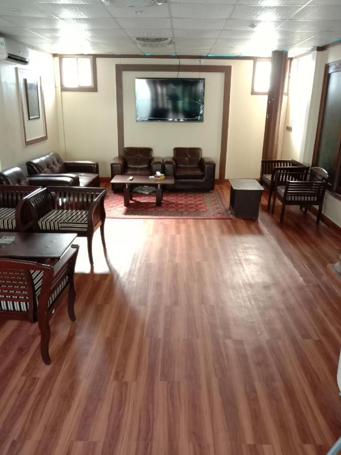 Hilton Bayview Lnn Hotel Karachi Buitenkant foto