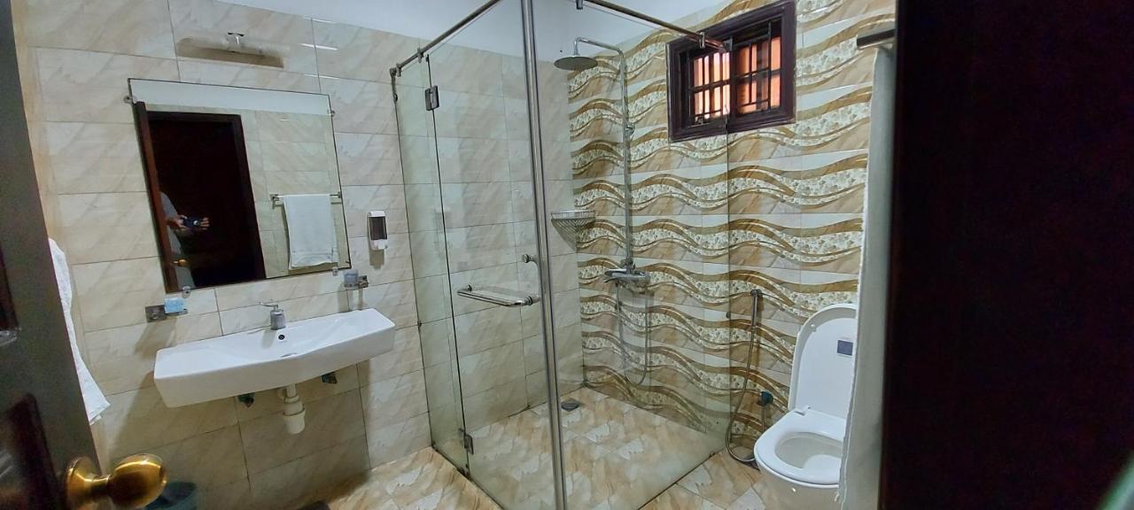 Hilton Bayview Lnn Hotel Karachi Buitenkant foto